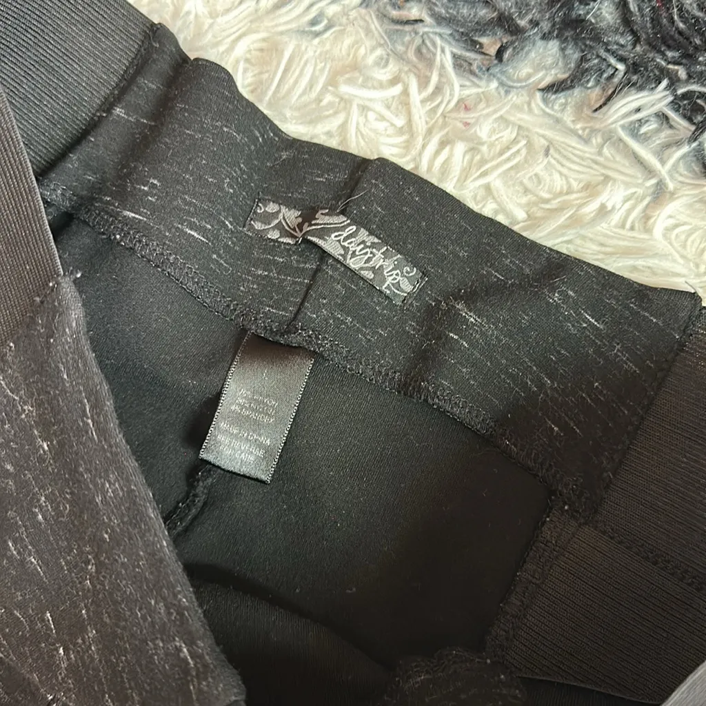 Daytrip (Buckle) Women’s Variegated Black Side Panel Leggings/Skinny Pants, Lg - Image 2