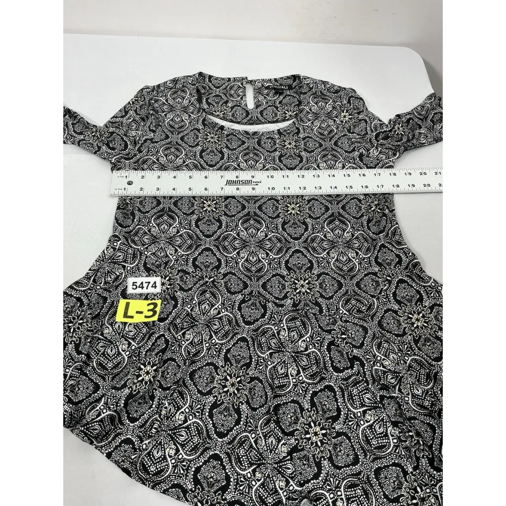 Womans Roz & Ali Petite Fit & Flare Blouse MP Black White Pullover Scoop Neck - Image 6