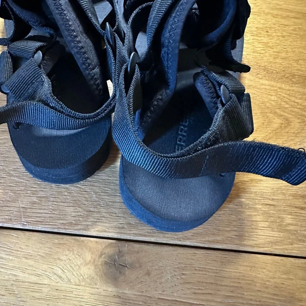 Merrell  Alpine strap black sandals size 7 - Image 5