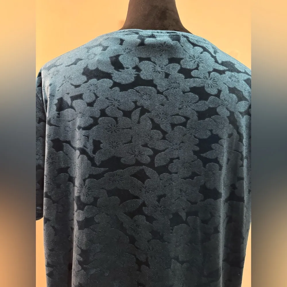 EUC Bechamel Blue Floral Blouse size large - Image 6