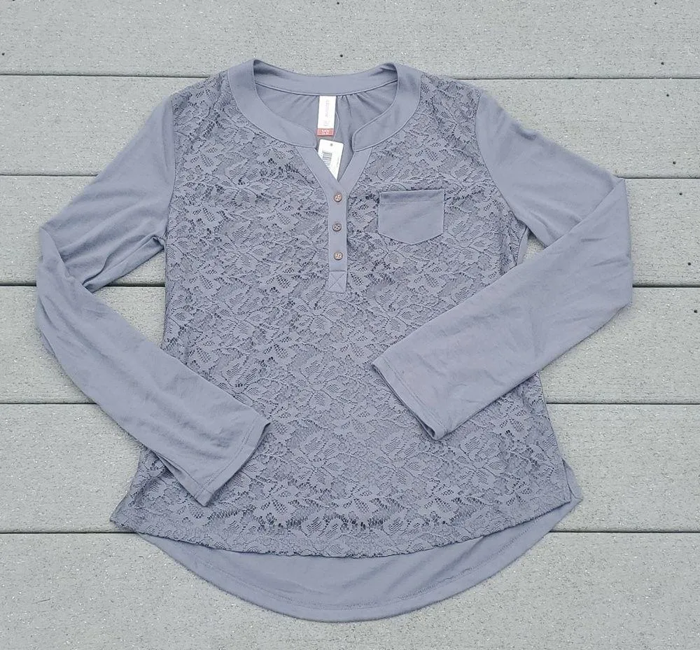 NWT No Boundaries Mixed Media Lace Front Long sleeve Henley - Image 9