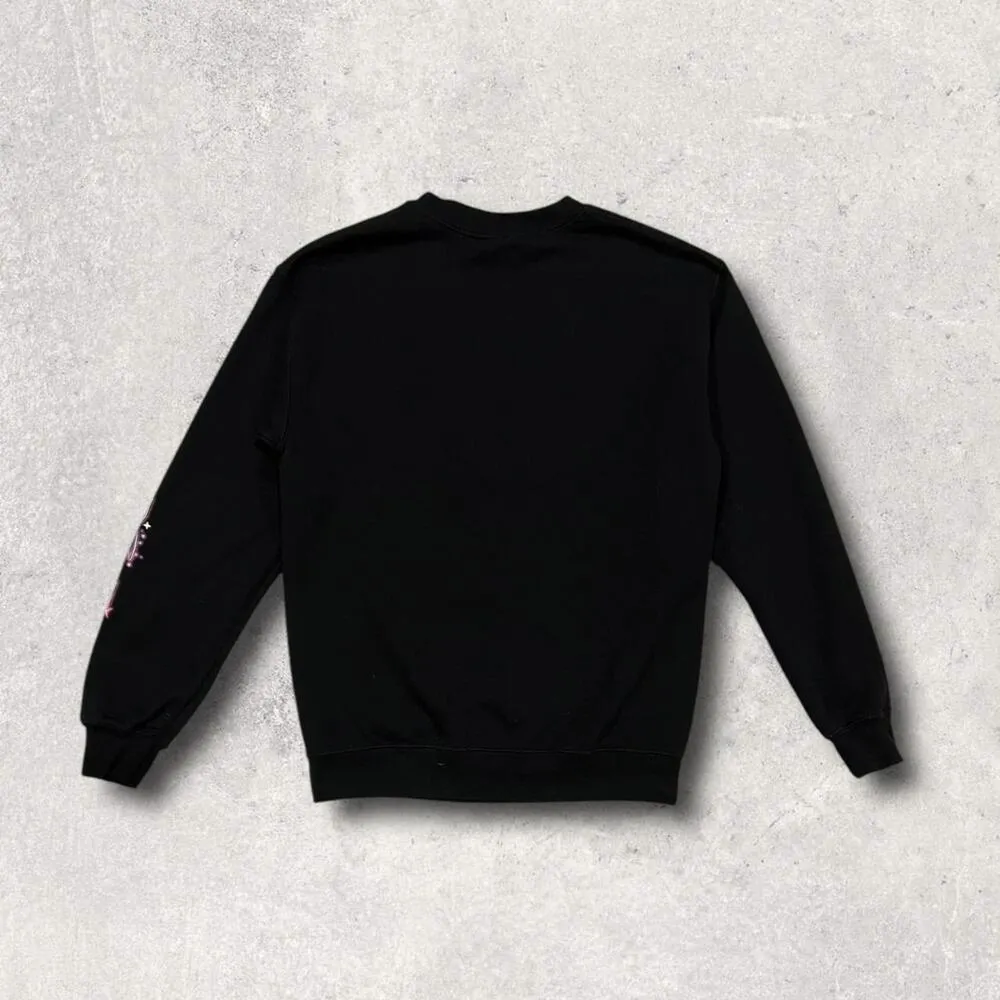 β
Bratz (Y2K) World Tour 2001 Black Graphic Crewneck Sweatshirt β
- Image 3