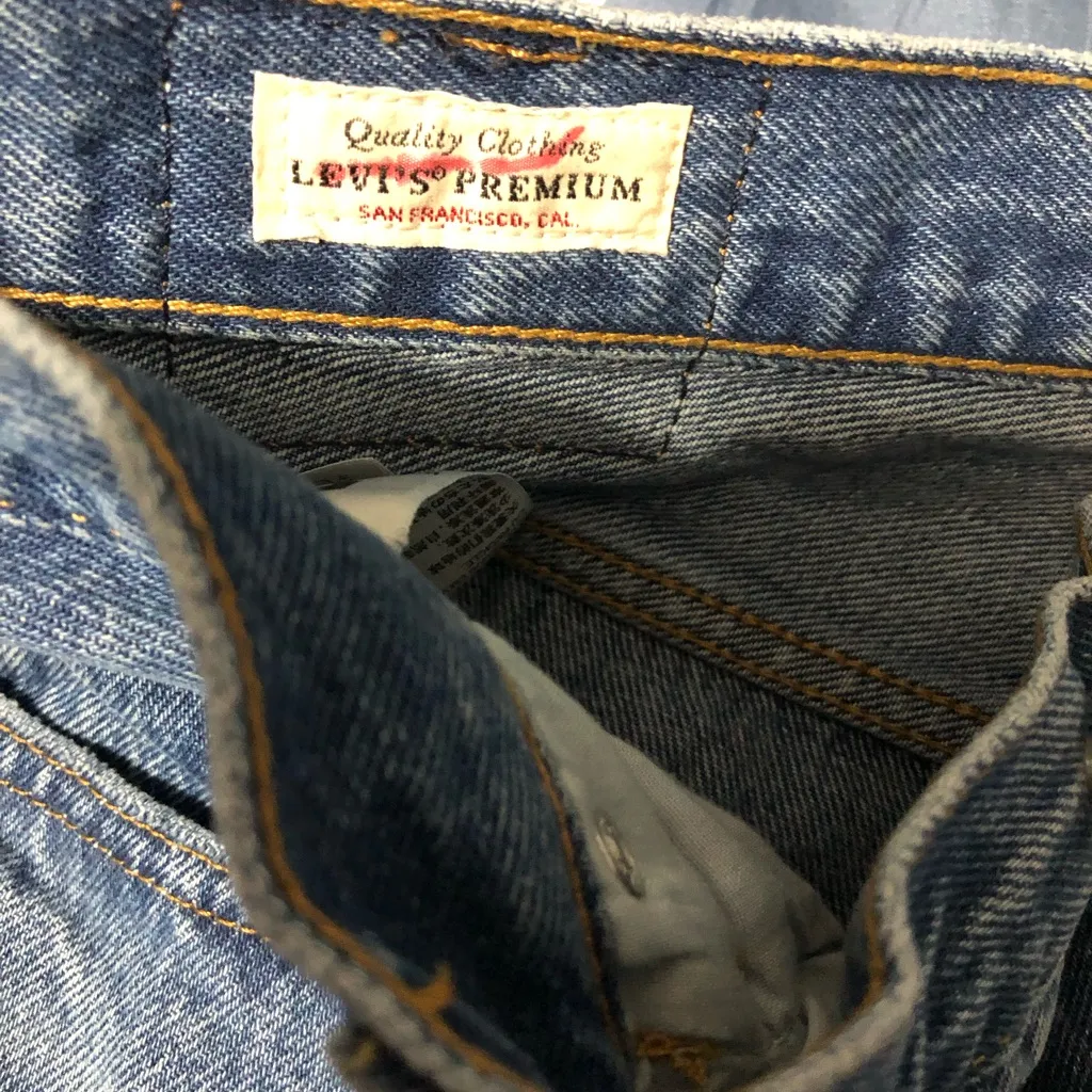 Levi’s 501 90s denim women’s size 31x30 waist measures 34” high rise button‎ fly - Image 6