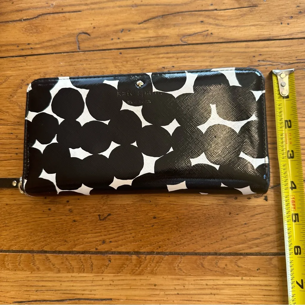 Kate Spade New York continental wallet black & white abstract polka dot pattern - Image 4