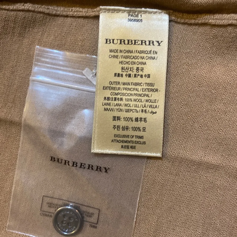Burberry wool Cardigan With Decorative Inserts size M - Image 4