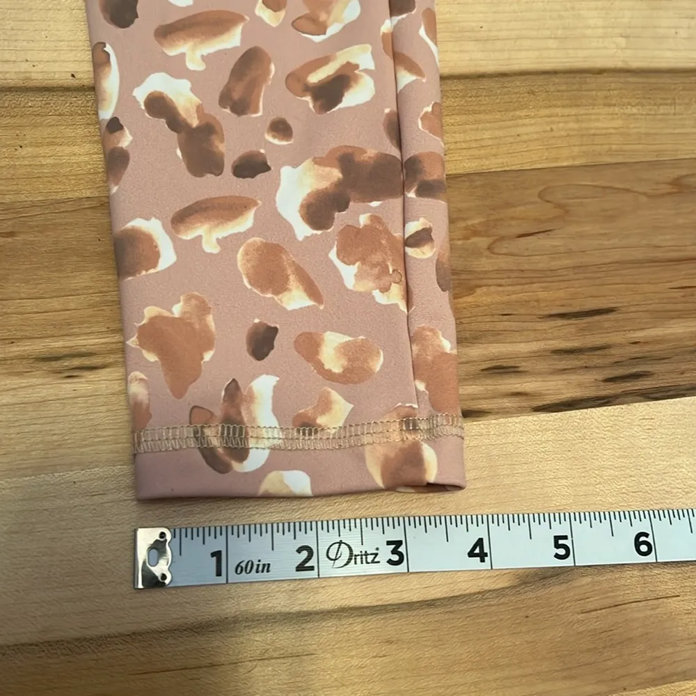 Strut this  Camo Workout Leggings - Medium - Image 9