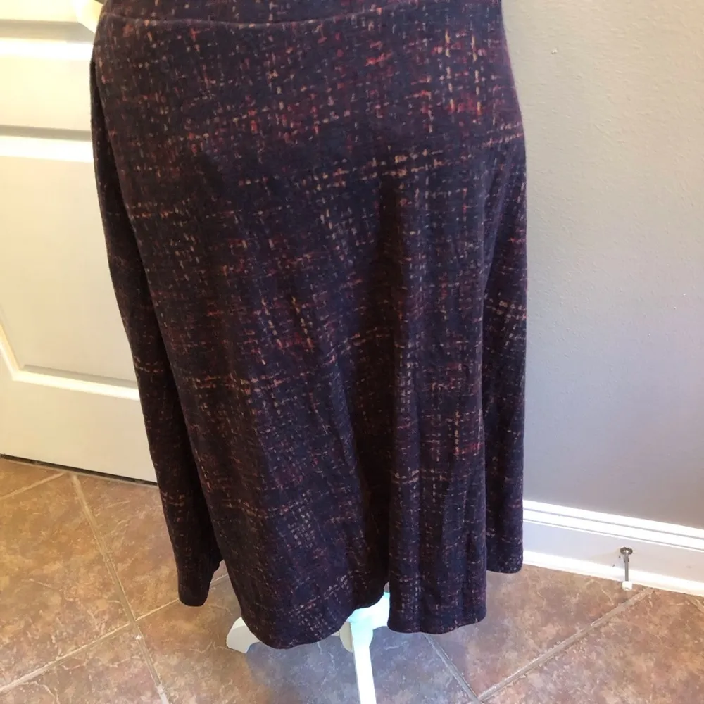NWOT Winter Skirt Dark Brown and other Colors Size Medium - Image 7