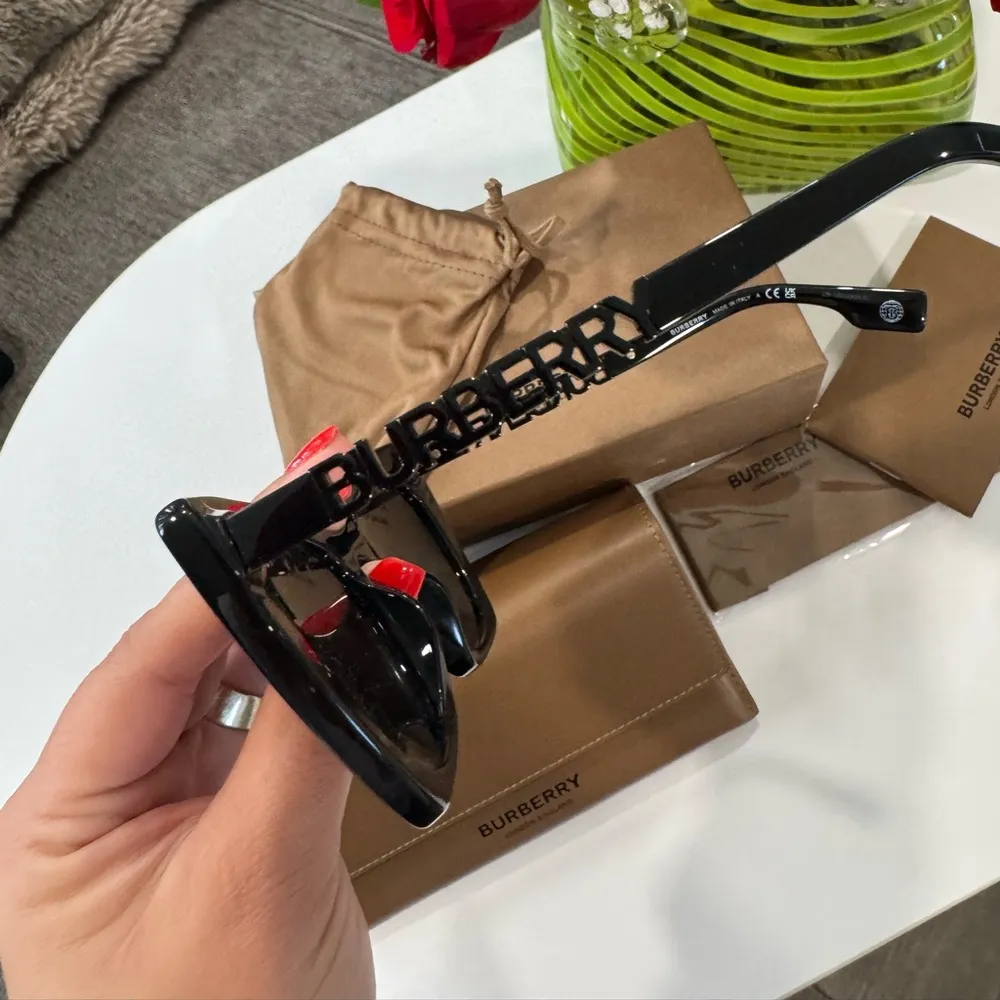 BURBERRY Marriane cat eye Black Sunglasses 🤍 - Image 6