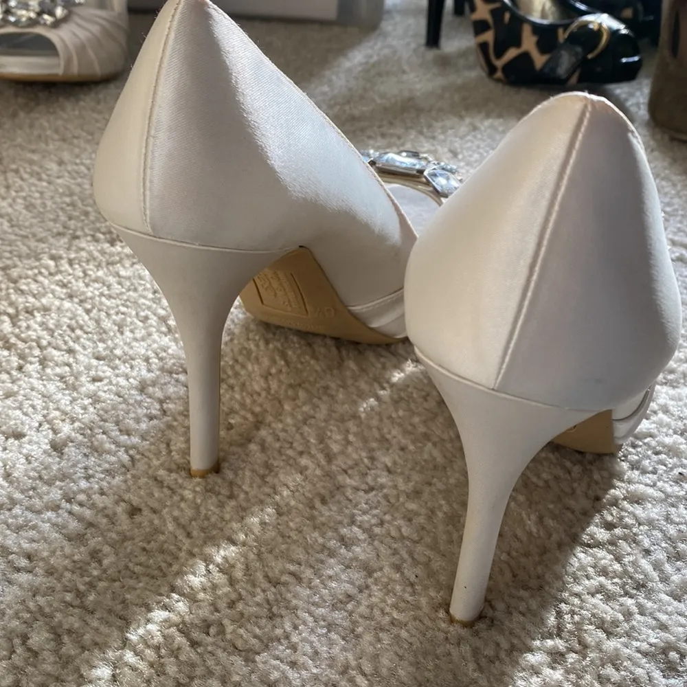 White satin bling heels Size 6.5 - Image 4