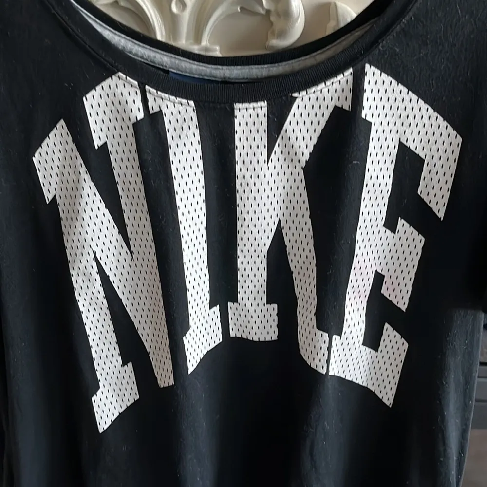 Nike Black Tee Cropped Top Womens Small - Image 2