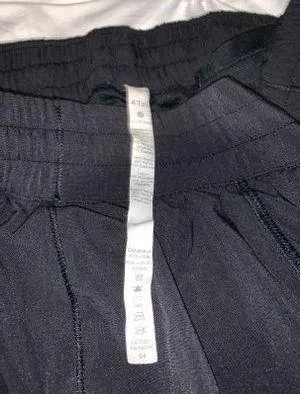 Lululemon Hottie Hot Shorts 2.5” - Image 3