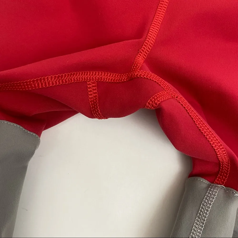 FLEO Colorblock Cropped Capri Leggings: Red/Grey Size XS - Image 7