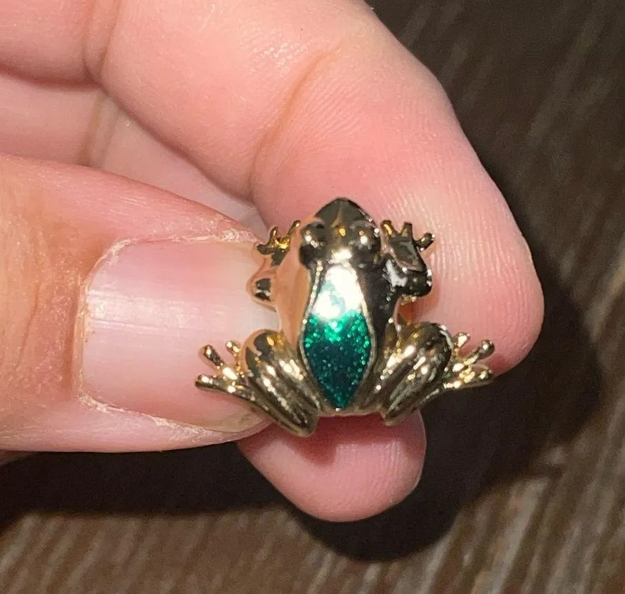 Avon Frog Pin Green - Image 2
