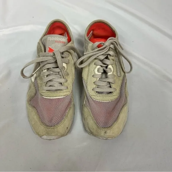 REEBOK Classic Sneakers in Size 7 - Image 2