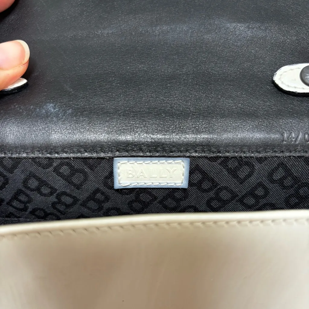 Vintage Bally Structured Off White Leather Handbag - Image 11