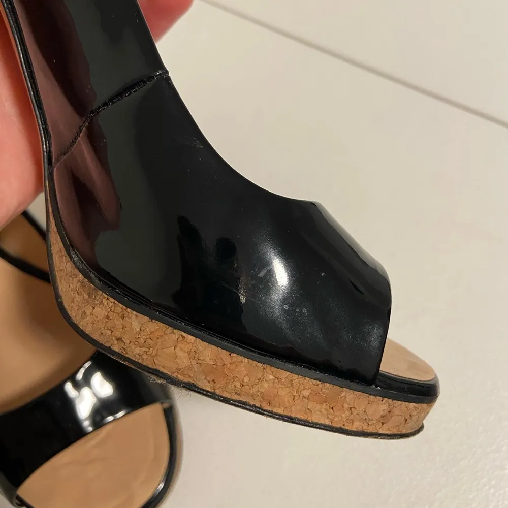 Giuseppe Zanotti women’s black leather peep toe Patent IT 37 cork platform heels - Image 7