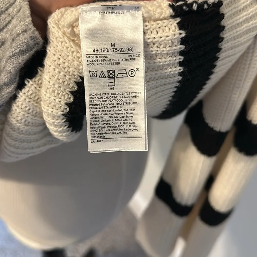 Banana Republic Mock Neck Black & Cream Stripe Sweater, Wool Blend, Size Medium - Image 8