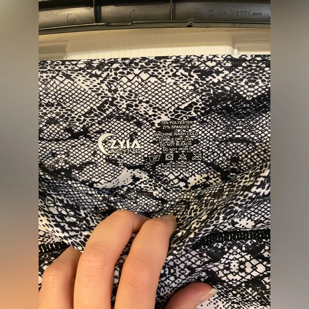 ZYIA | Black & White Capri Yoga Pants, Size XS - Image 3