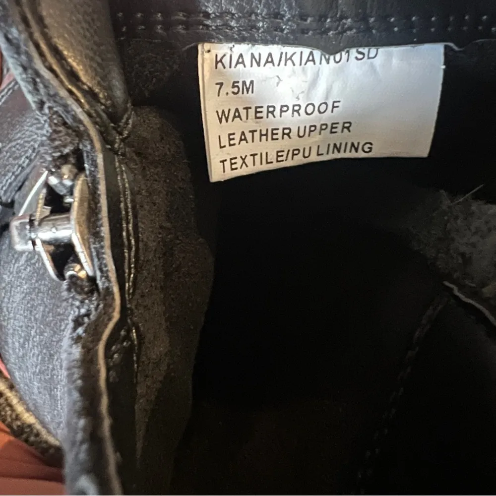 NWOB Women's Kiana Waterproof Fashion Boot SIZE 7.5 - Image 13