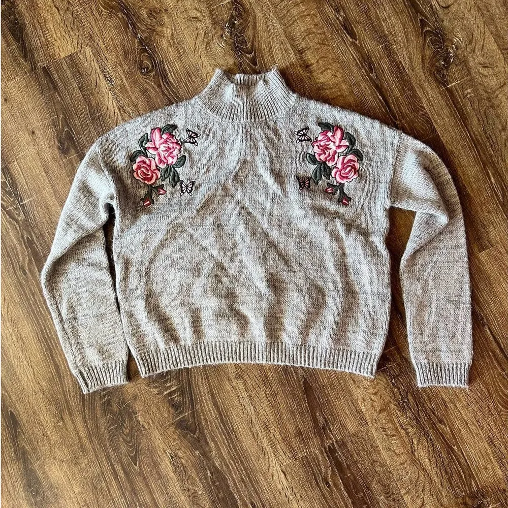 Cloud Chaser Gray Embroidered Sweater Size Medium - Image 2