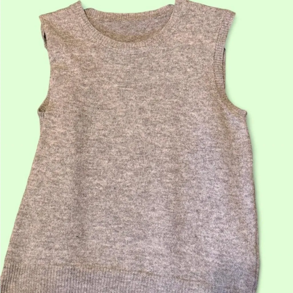 Gray Sleeveless Knit Top Size M - Image 2