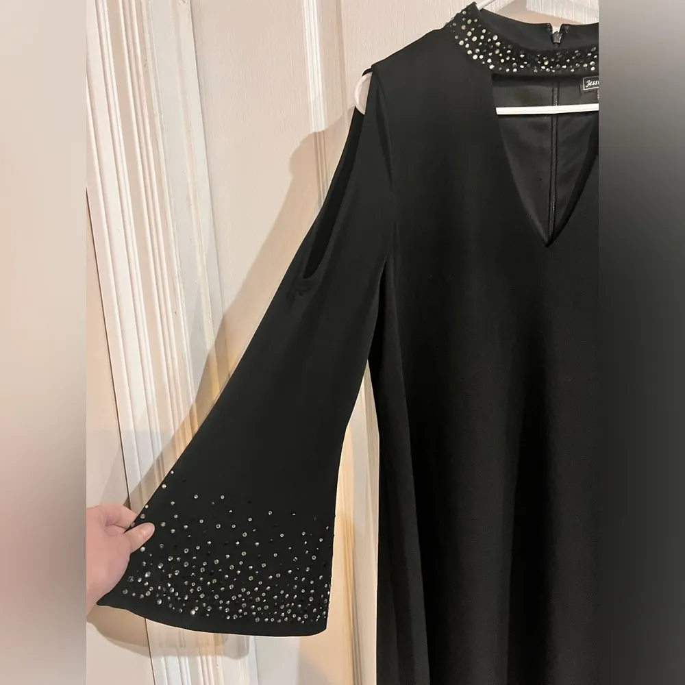 FINAL PRICE Jessica Howard Open Shoulder Dress - Image 2