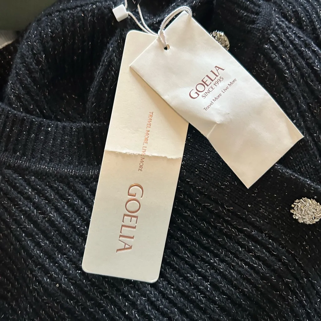 Chic Black Button - Image 6