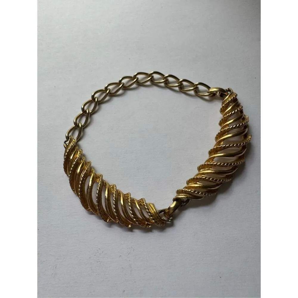 Vintage Womens Gold Tone Twist Detailed Slip On Chain Bracelet Dainty Minimalist - Image 2