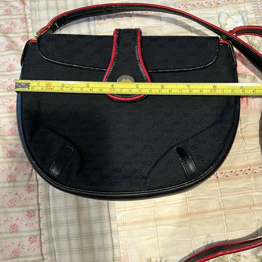 Gucci vintage crossbody bag black with red trim. Beautiful inside has wear shown - Image 8