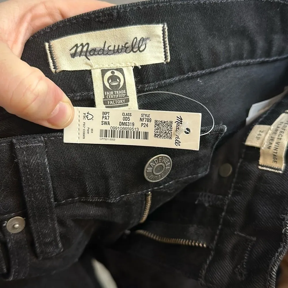 Madewell The Perfect Vintage Flare Jean in Sherborn Wash Black Denim - Image 5