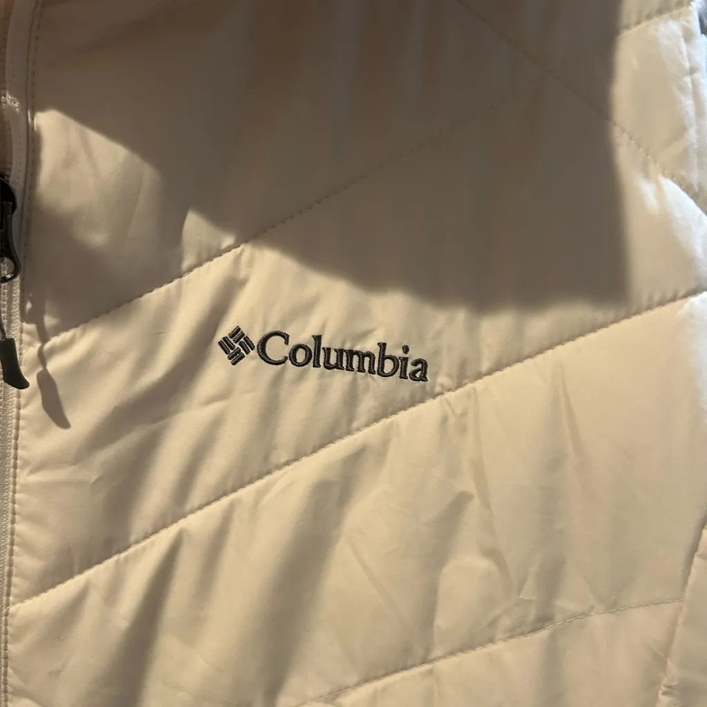 Columbia Women's White Quilted Jacket - Image 3