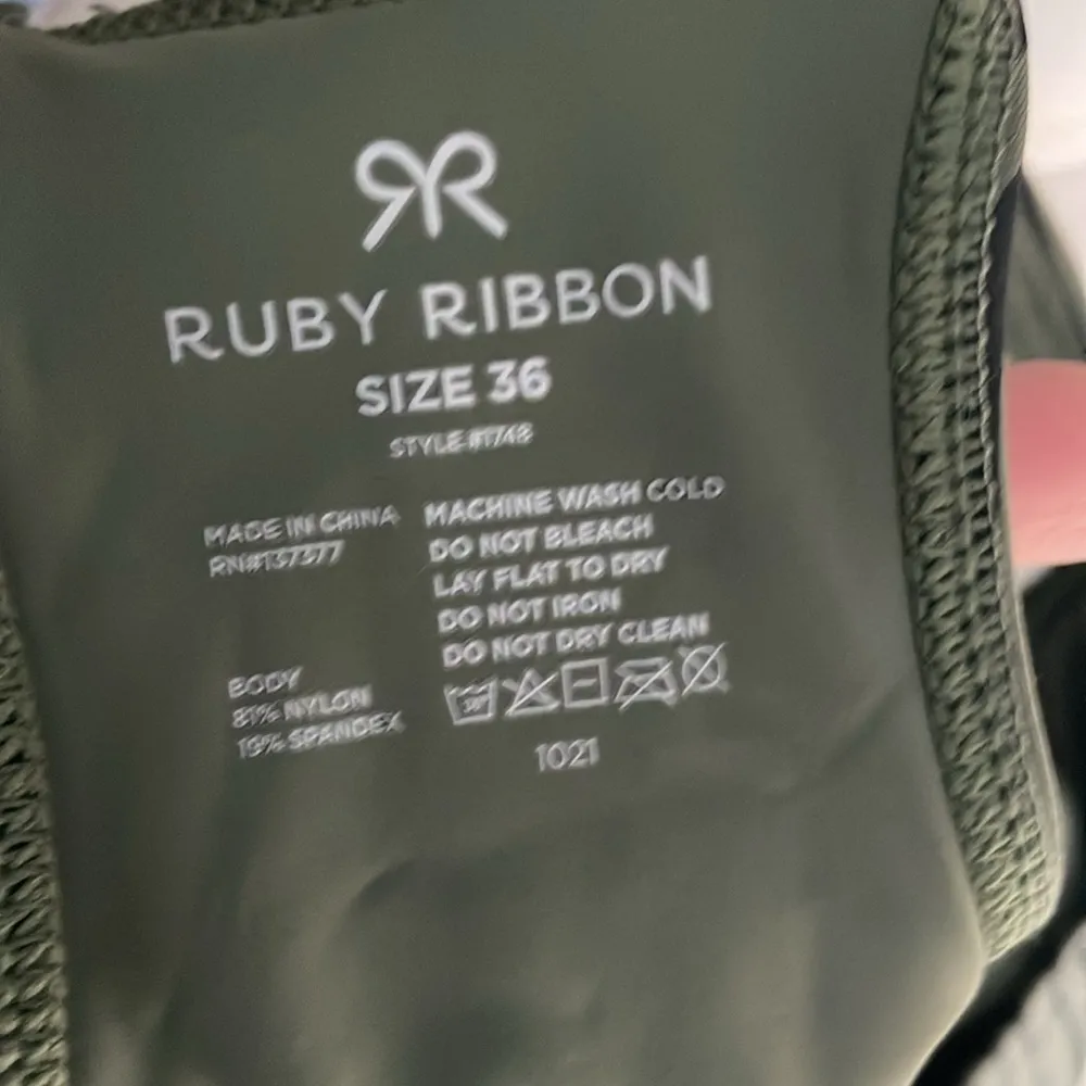 Like new! Ruby Ribbon Olive and Black Sport Tank size 36 - Image 13