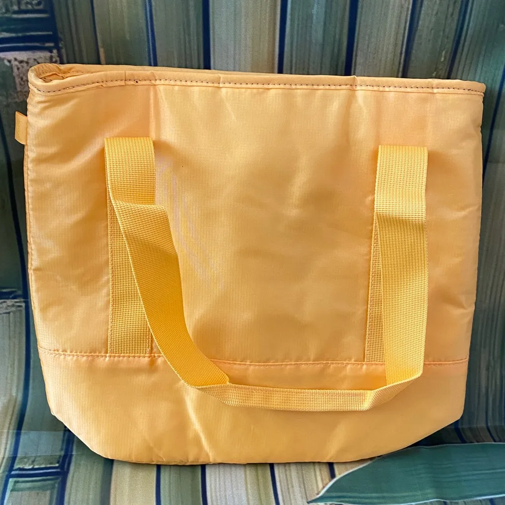 NWT Victoria's Secret Pink Yellow Cooler Tote in Banana Sunshine on my Mind. - Image 4