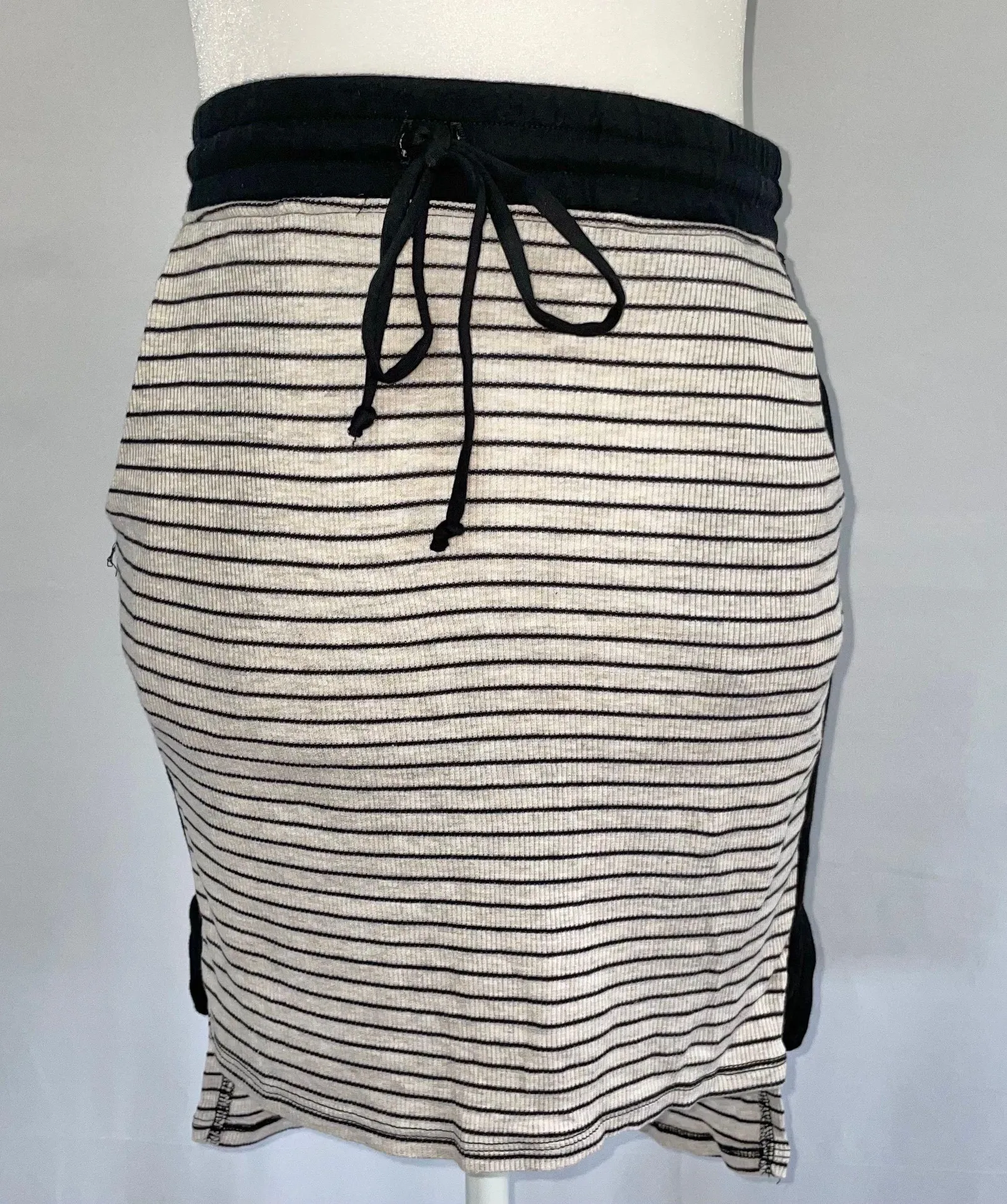 New  Striped Ribbed Knit High-Low Hem Skirt Oatmeal Black Size XS - Image 5