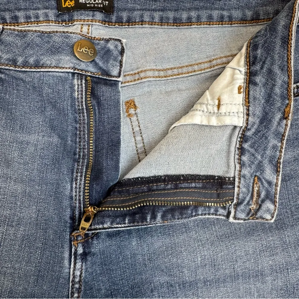 Lee Women's Denim Bermuda Mid Rise Jean Shorts 32 Blue Denim Stretch Stretch Zip - Image 4