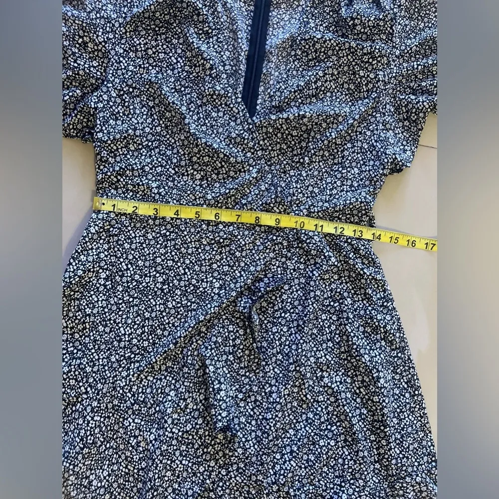 Blossom black and white mini feminine dress size 10 black and white floral - Image 6