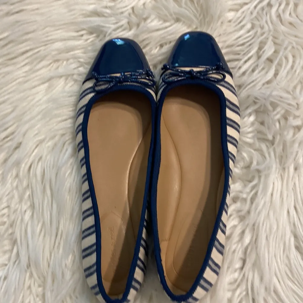 Violet & Red Flats Shoes size 8M BNWOT color navy blue with white - Image 11