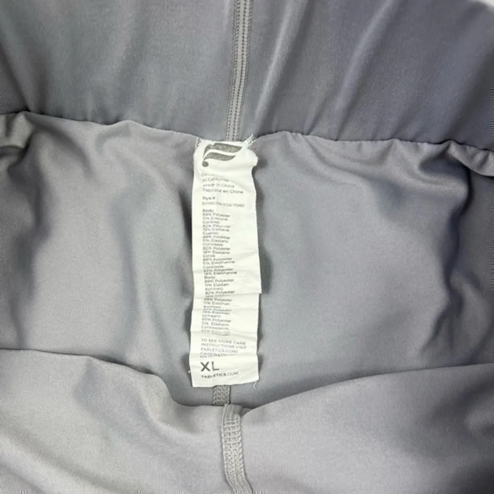 Fabletics  shorts size XL - Image 2