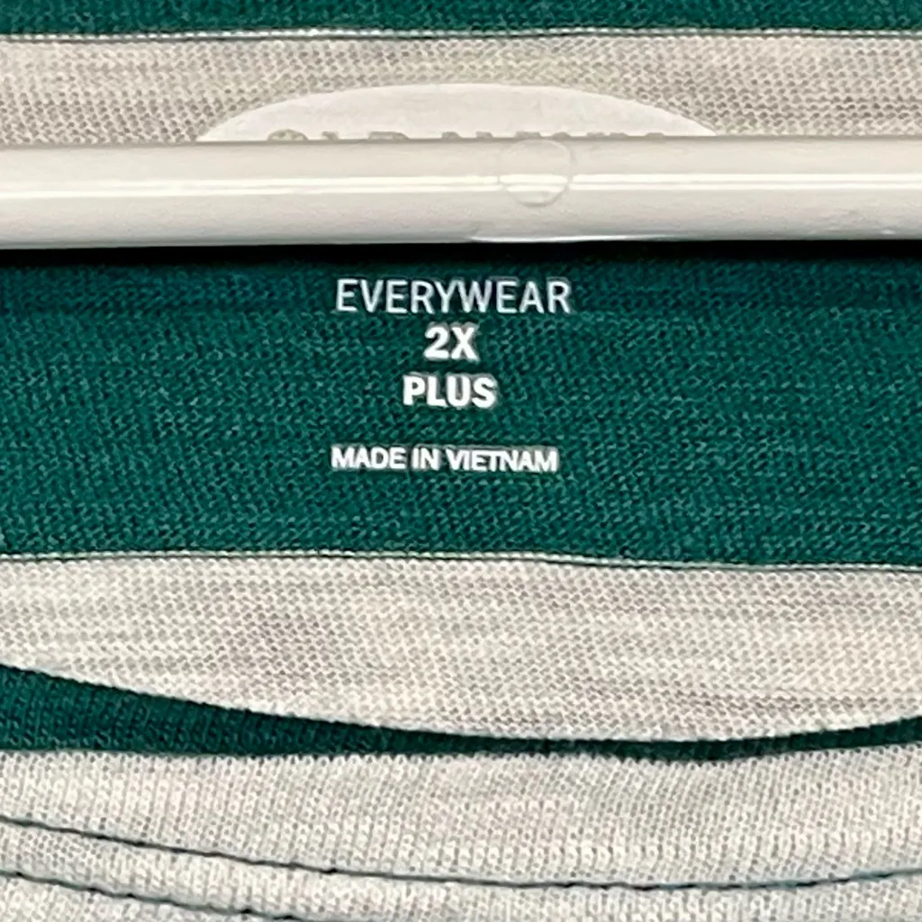 Green & White Striped Long Sleeved T-shirt SZ2XL Old Navy Christmas Comfort - Image 4