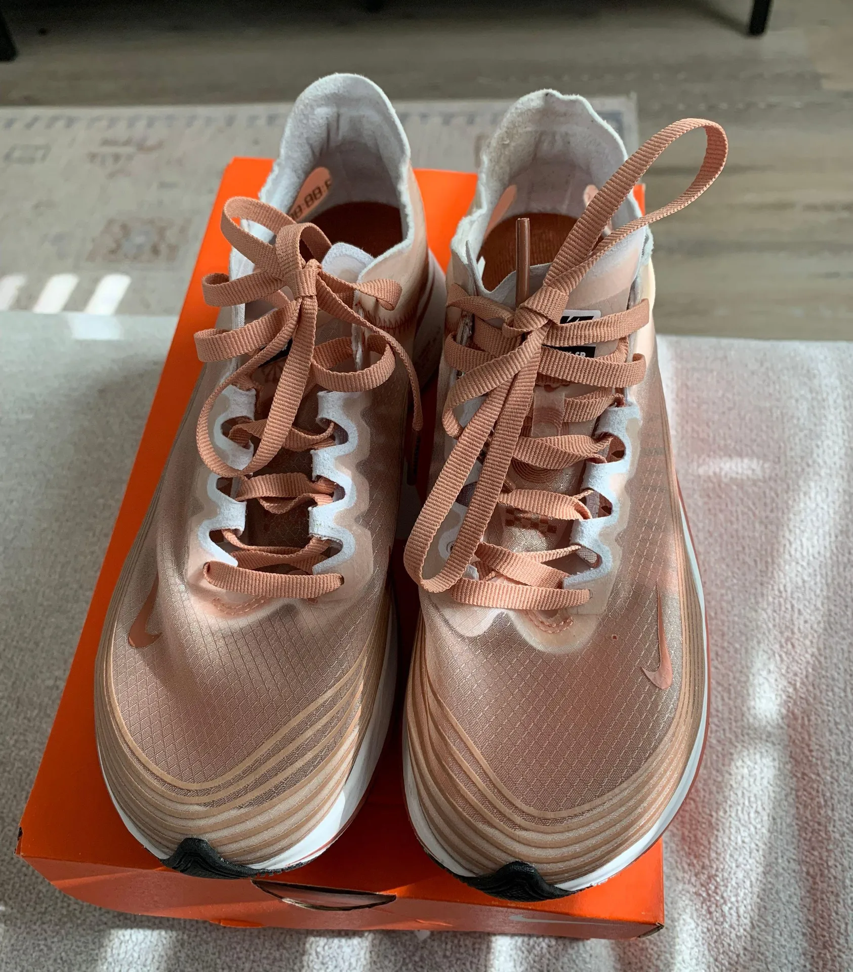 Zoom Fly  Shoes Sz 6 - Image 2