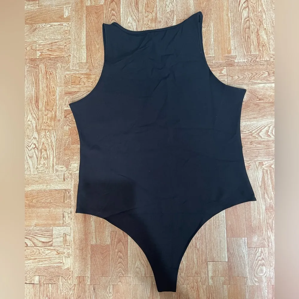 One Piece Women’s black  bodysuit size 2XL - Image 2