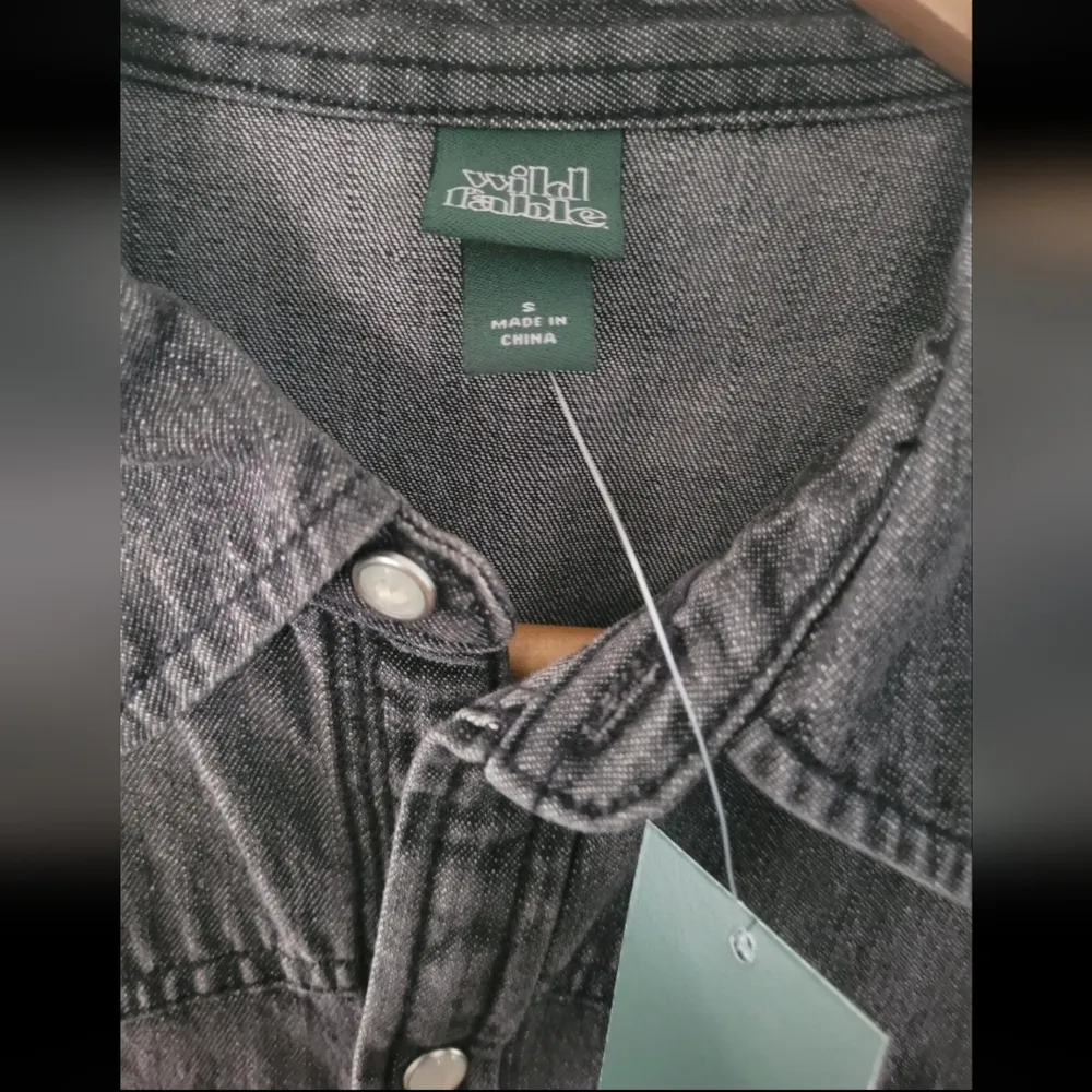 NEW Wild Fable Dark Grey Denim Top Women’s Size Small - Image 3