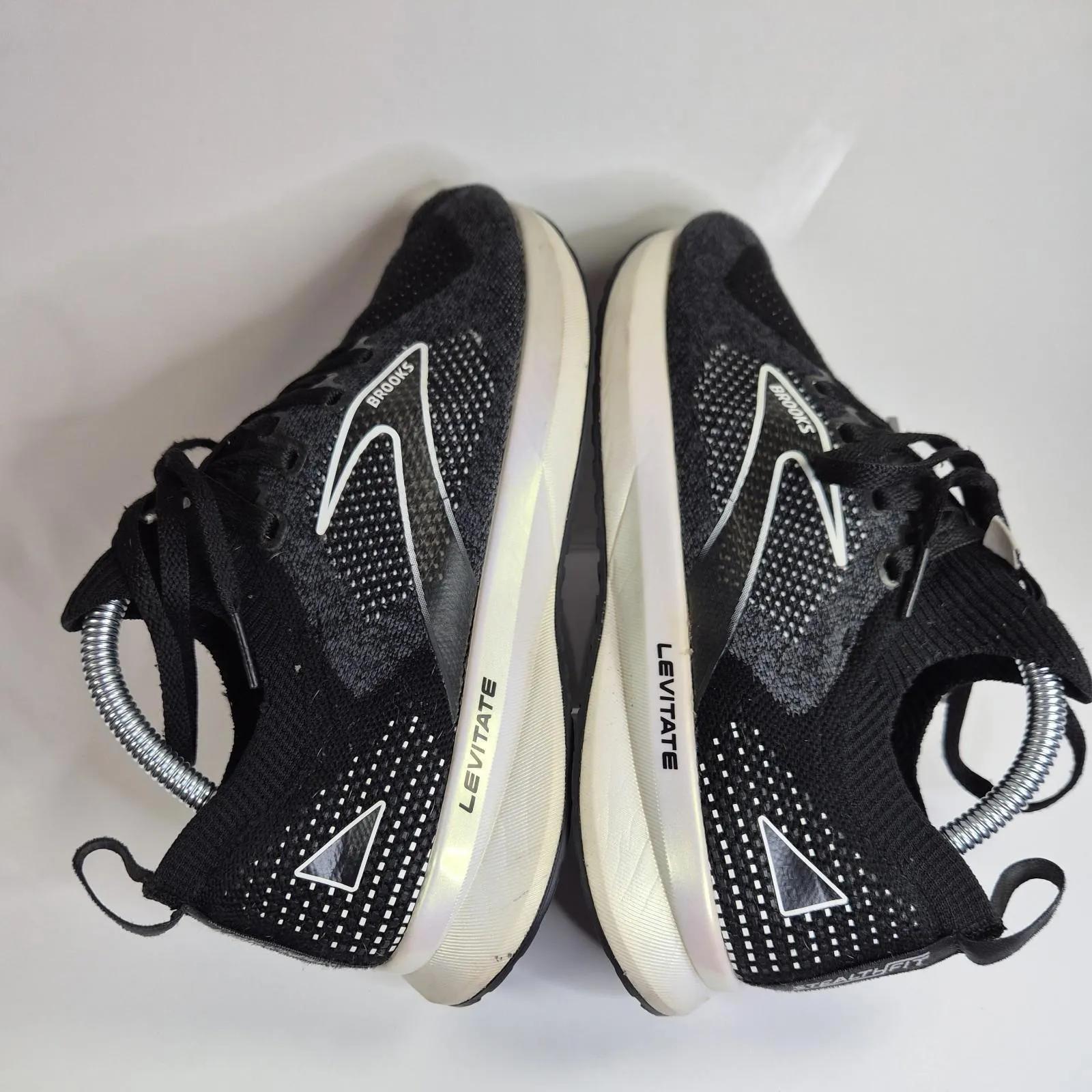 Brooks Levitate 5 Stealth Fit Energize Women's Size 8.5 - Image 3