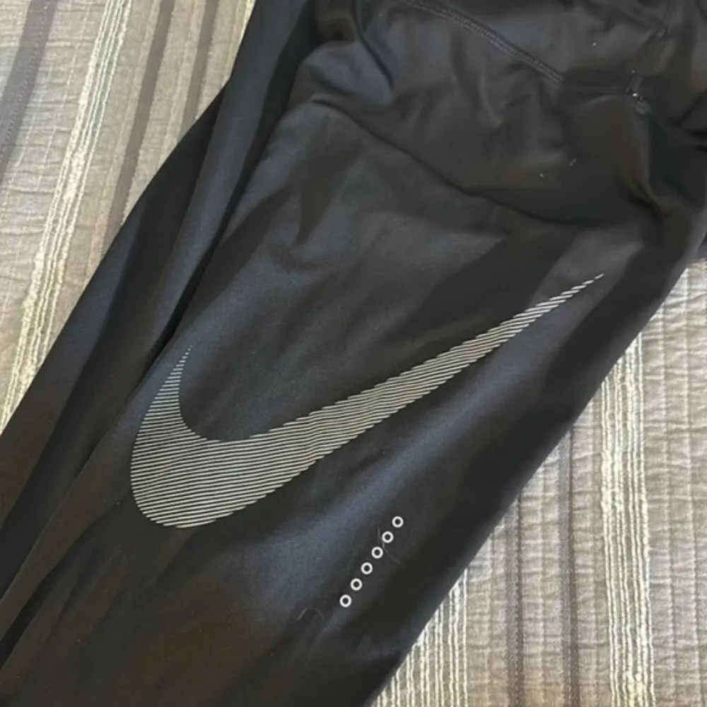 Athletic Nike Swoosh Black Dri-Fit Athleisure GYM Leggings Size Small EUC #4356 - Image 4