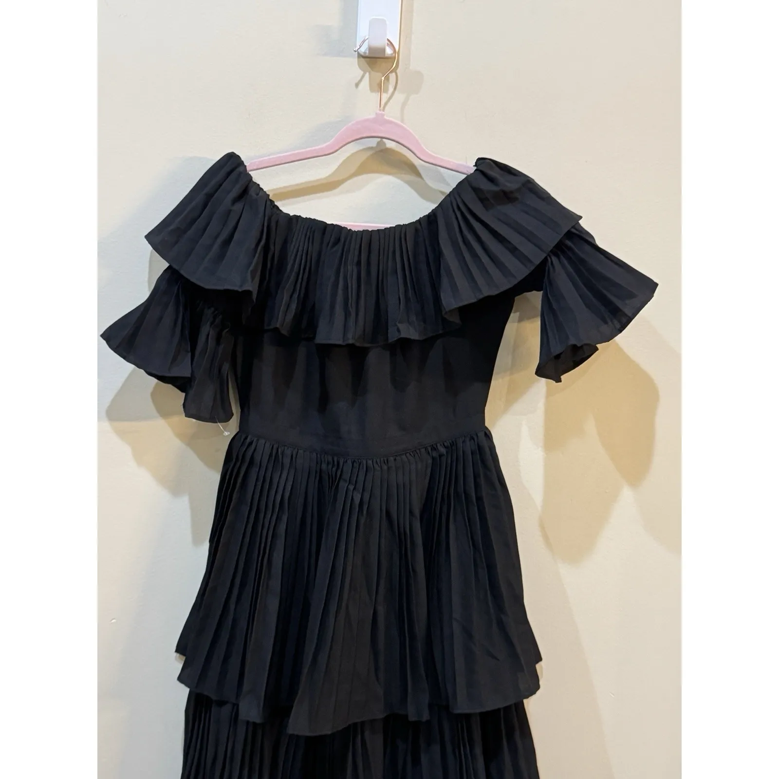 Few Moda Black Ruffled Tiered Midi Dress Pleated Size Medium - Image 4