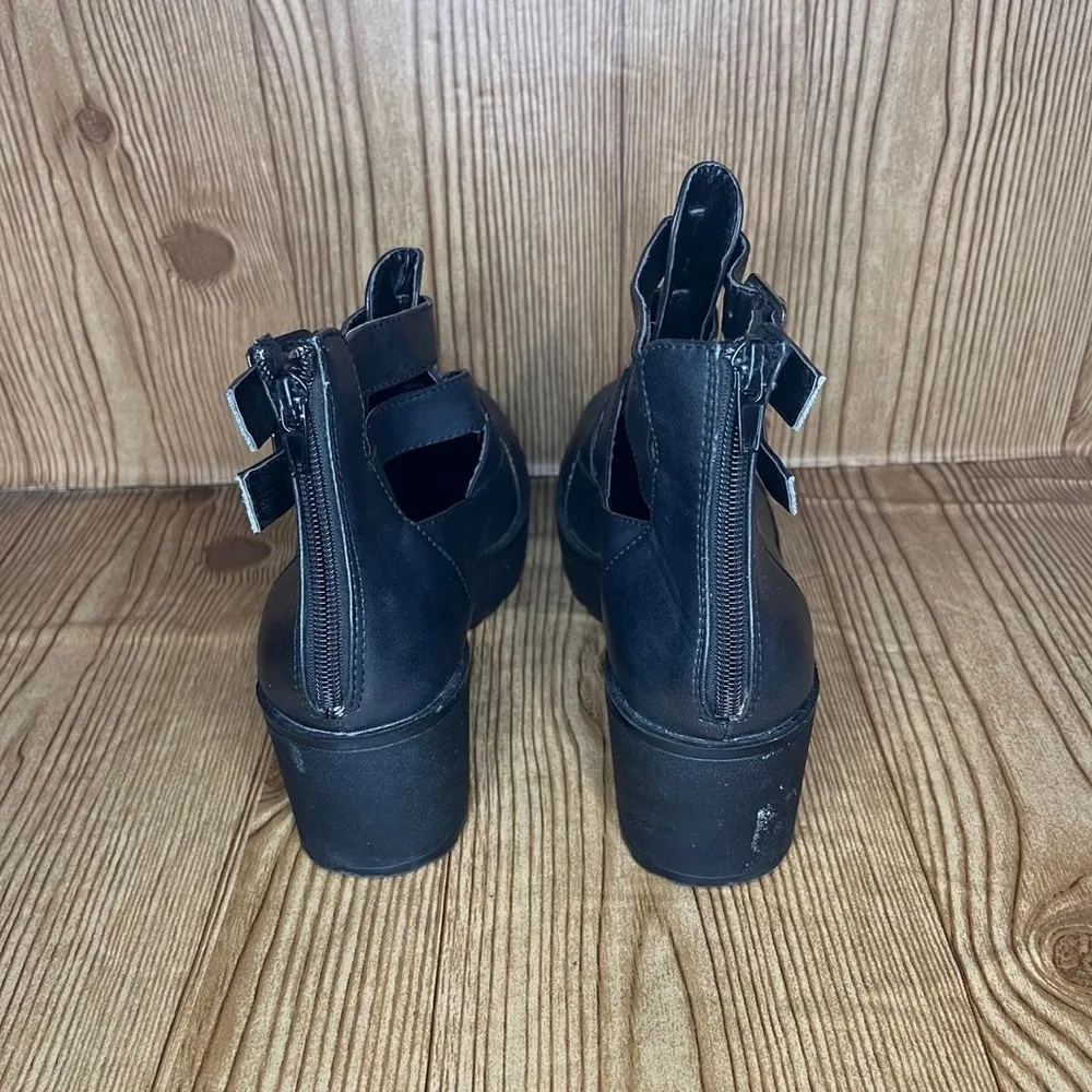 Qupid double buckle black fishnet bootie 
Women’s size 9 - Image 4