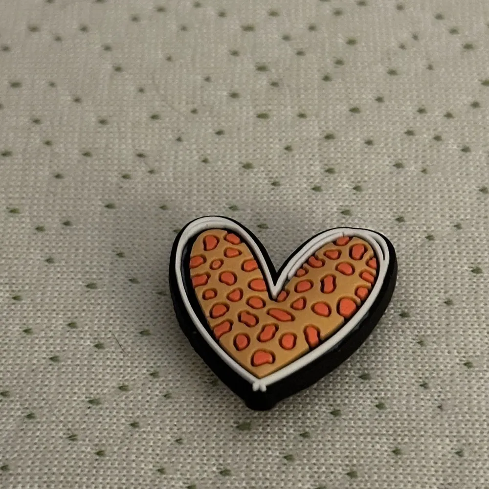 Jibbitz Heart Croc Charms NWT White Size undefined - Image 3