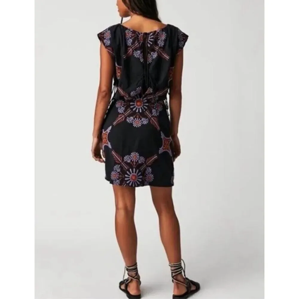 Free People NWOT Sardinia Sun Mini Dress in Black Combo Embroidered size 6 - Image 2