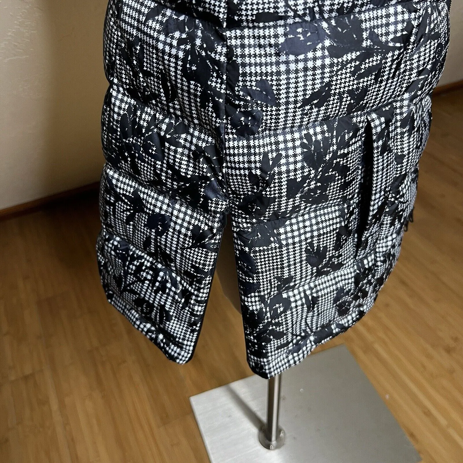 J Jill Down Vest Womens Small Petite Black White Floral Puffer LongLine Full Zip Size undefined - Image 9