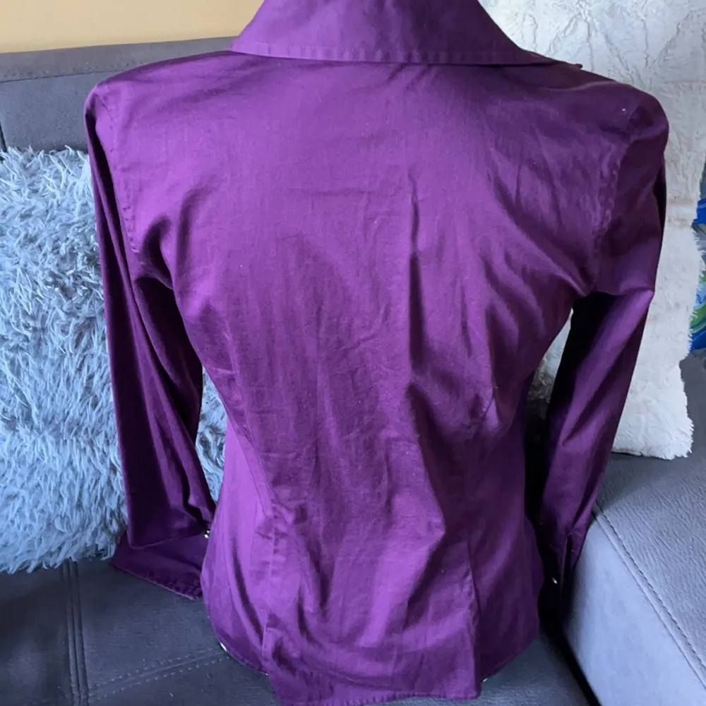 ANN TAYLOR Purple Button Down Shirt Size 4 - Image 5